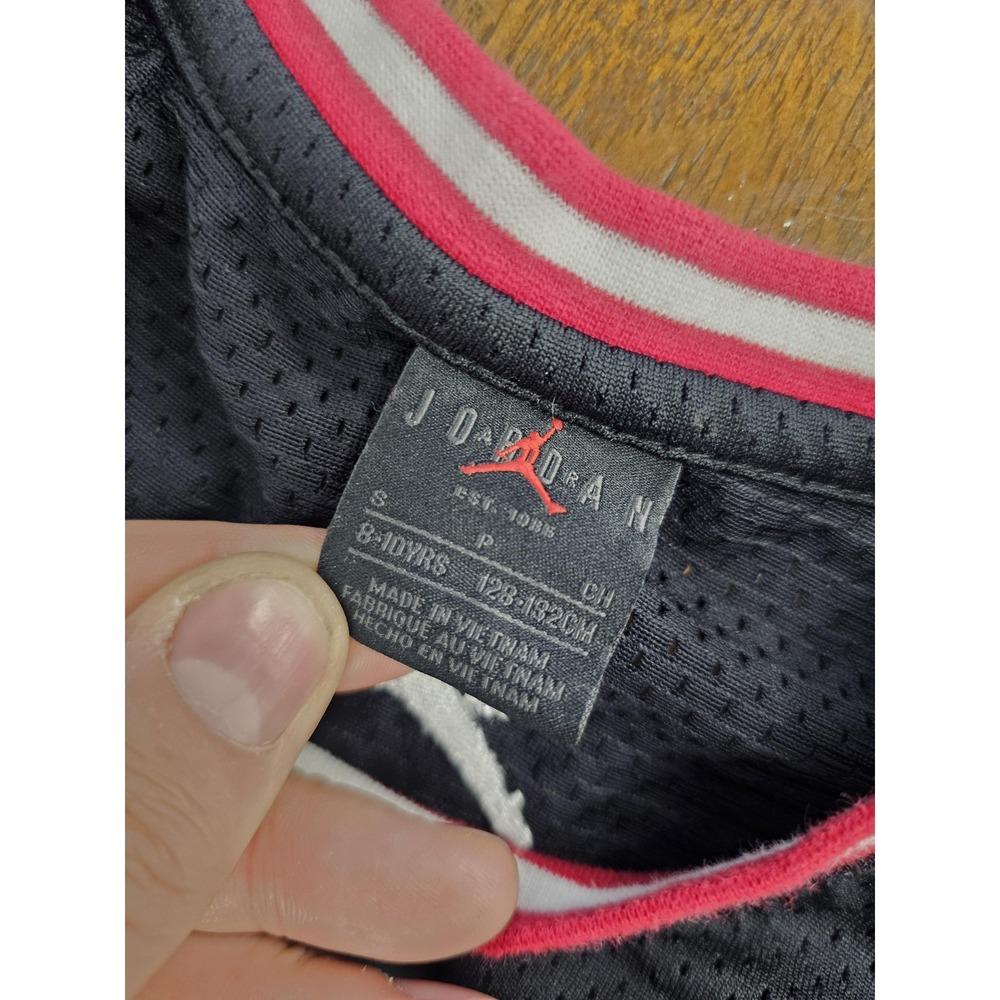 Jordan Basketball Jersey Youth Small Black Red 23 Jumpman Tank Top Bulls Style - Picture 4 of 4